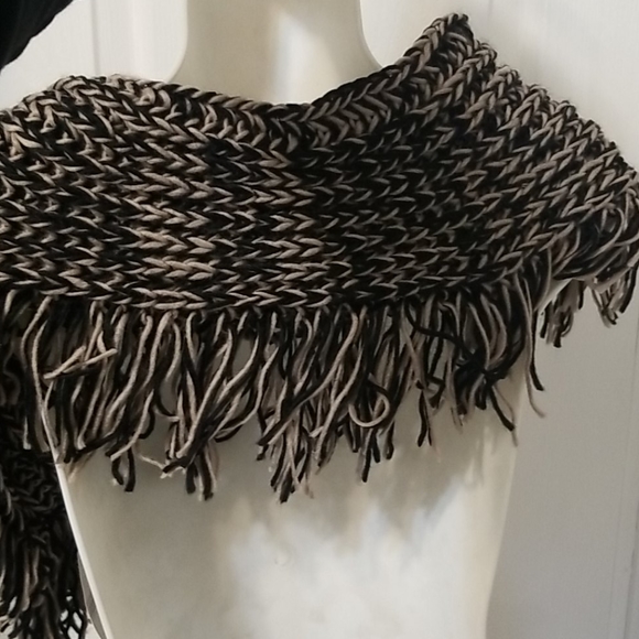 R fashion Apparel Fashion Scarf - Picture 3 of 10